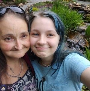 Meet your Posher, Crystal